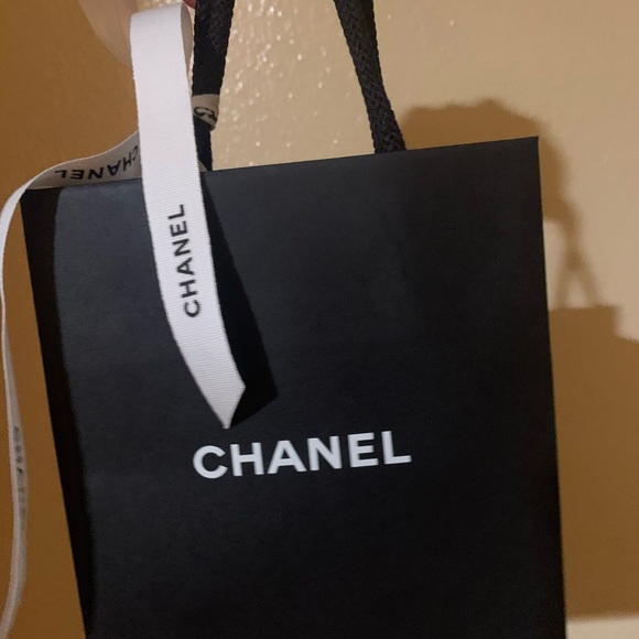 Brand new rare abd authentic Chanel shopping bag with bow , Chanel logo ribbon - Picture 3 of 9
